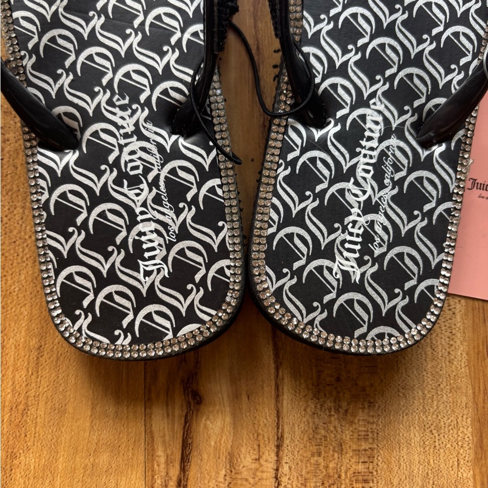 Juicy Couture Monochrome Flip Flops - Picture 4 of 8